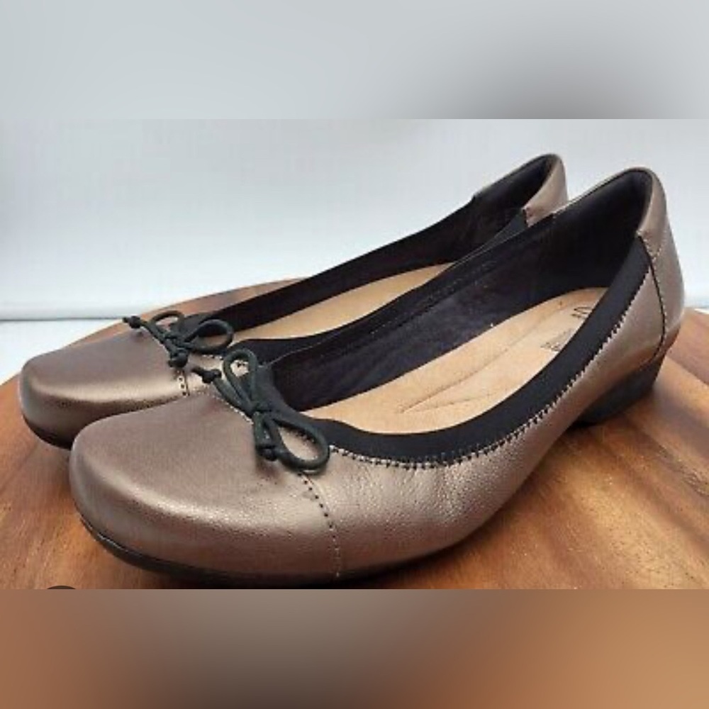 Clarks Women's Blanche Nora Ballet Flats Size 8.5 Champagne Leather Slip On Shoe